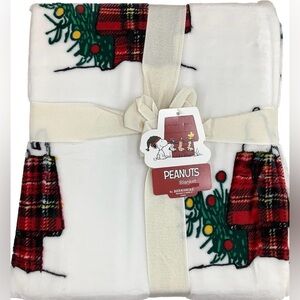 New! Peanuts Snoopy Winter Plaid House Twin Blanket by Berkshire Home